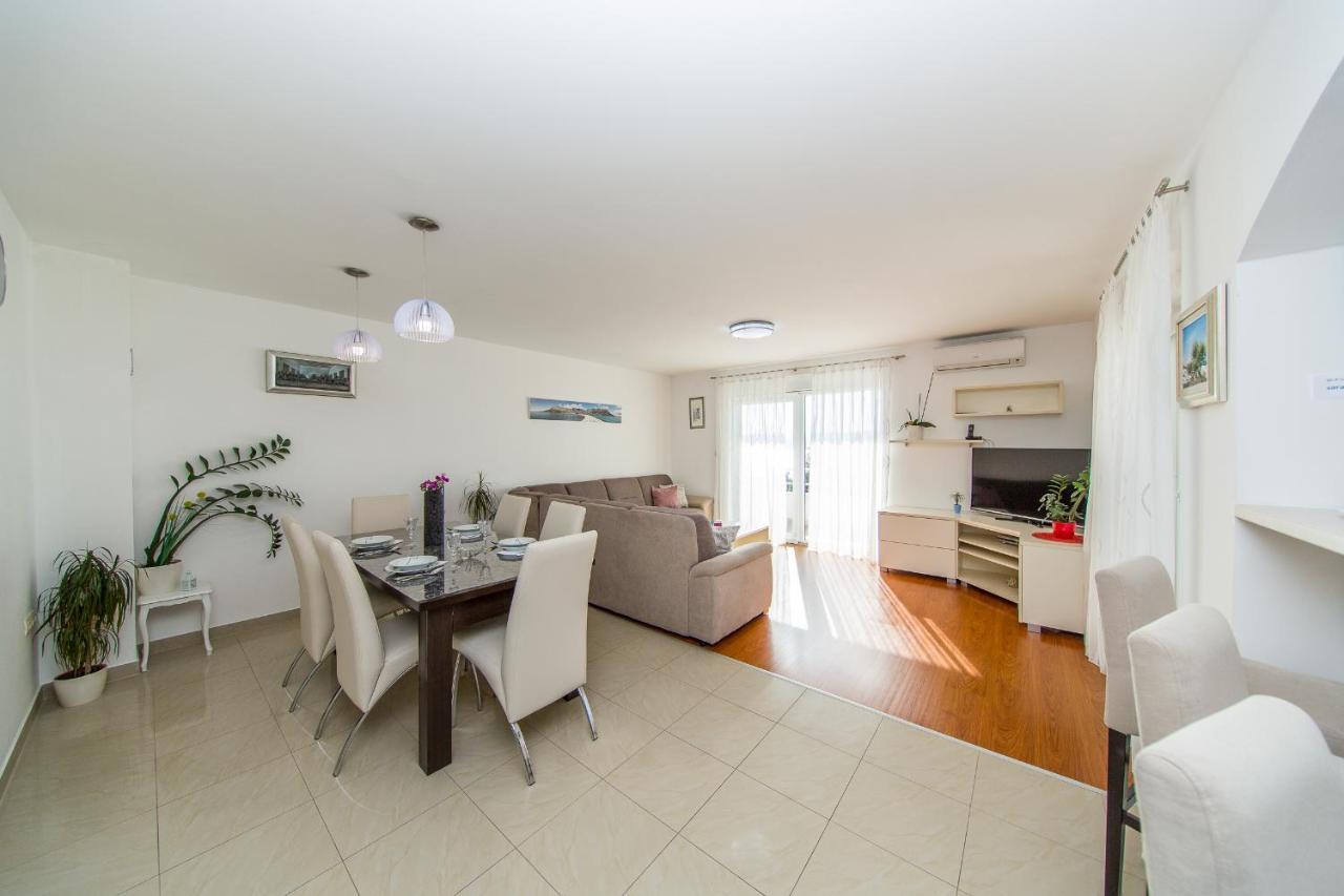 Apartment Luni Локва-Рогозниця Екстер'єр фото