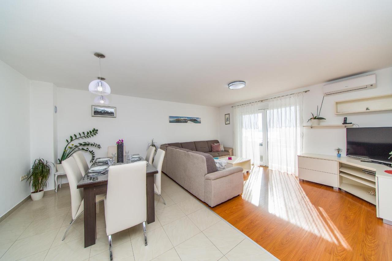 Apartment Luni Локва-Рогозниця Екстер'єр фото