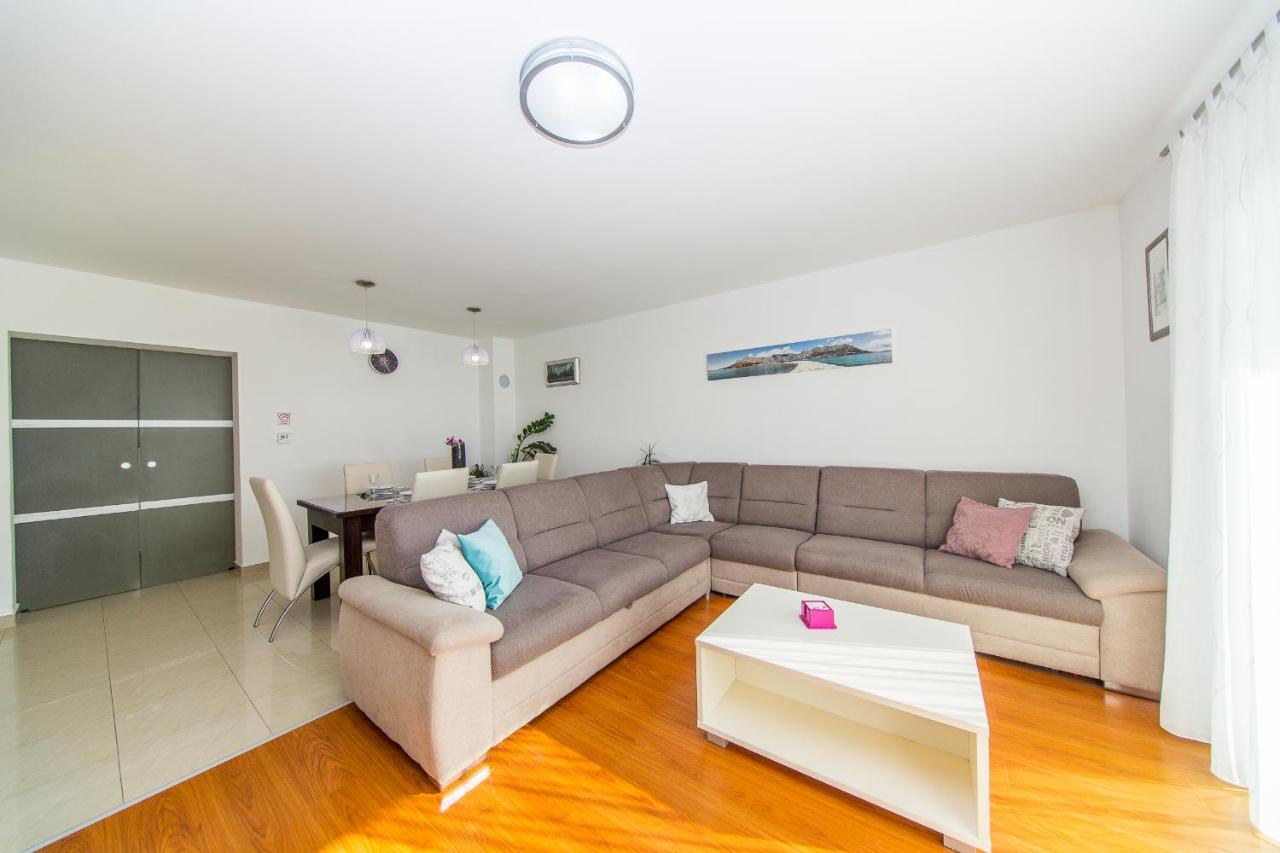 Apartment Luni Локва-Рогозниця Екстер'єр фото