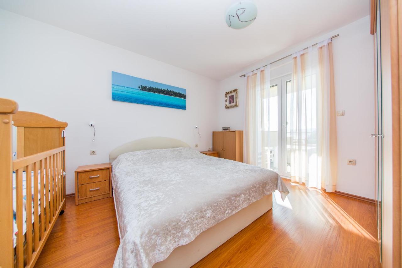 Apartment Luni Локва-Рогозниця Екстер'єр фото