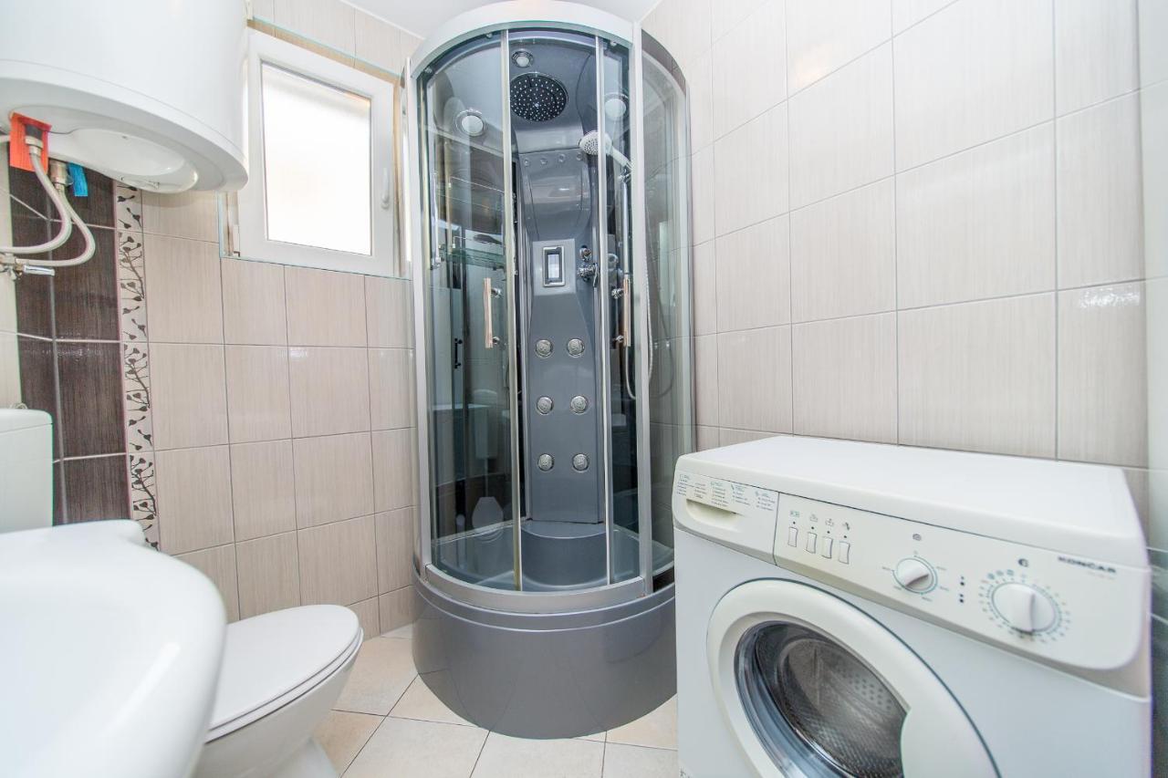 Apartment Luni Локва-Рогозниця Екстер'єр фото