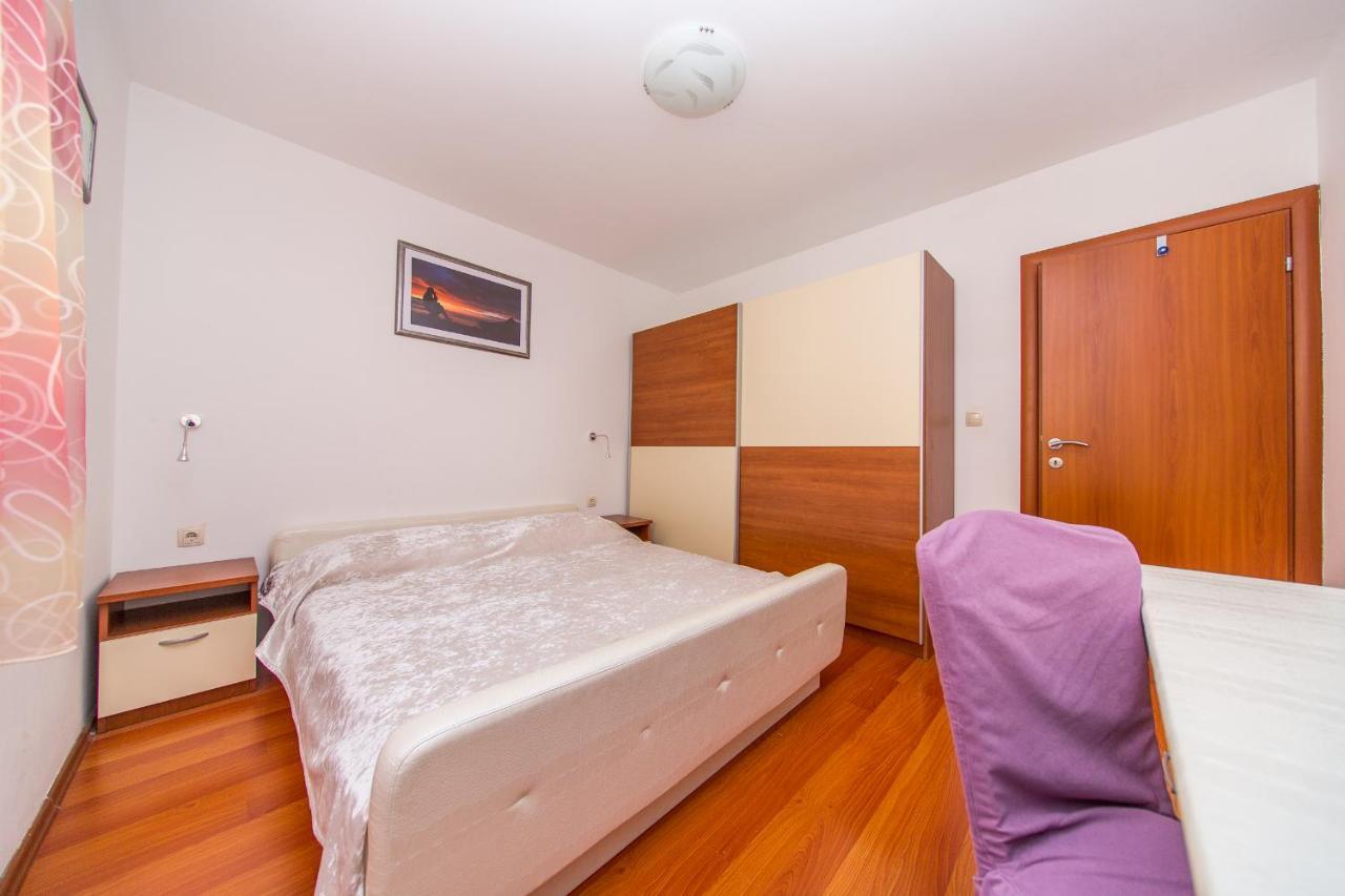 Apartment Luni Локва-Рогозниця Екстер'єр фото