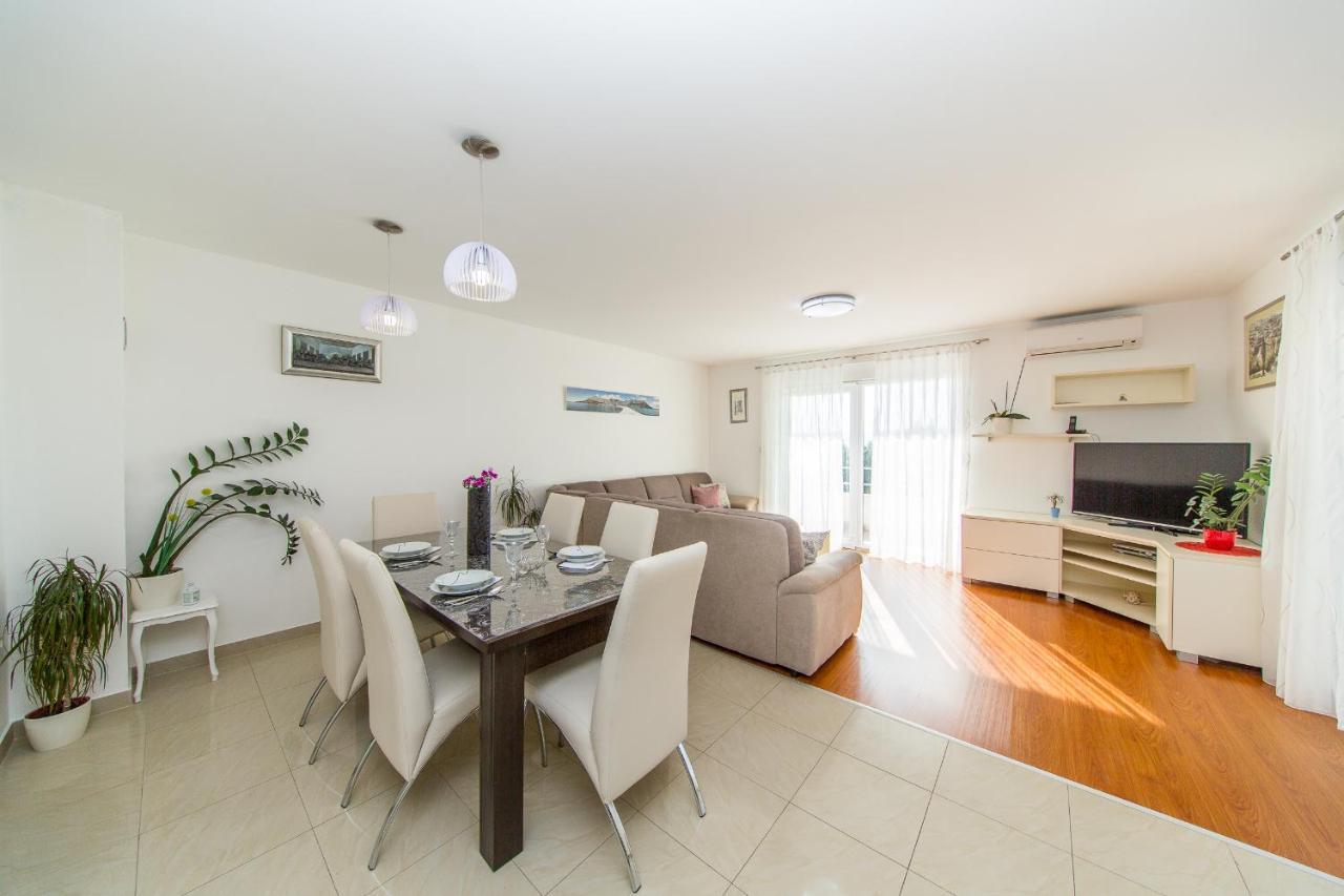 Apartment Luni Локва-Рогозниця Екстер'єр фото